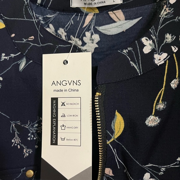 Women’s top - Picture 3 of 3